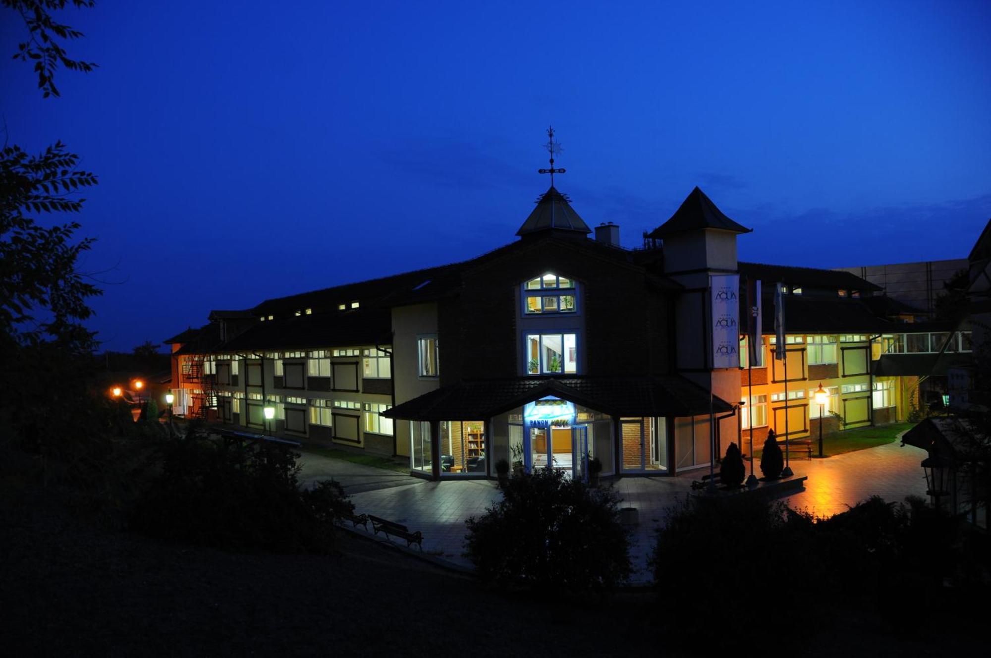 Hotel Aqua Panon Kanjiža Zewnętrze zdjęcie